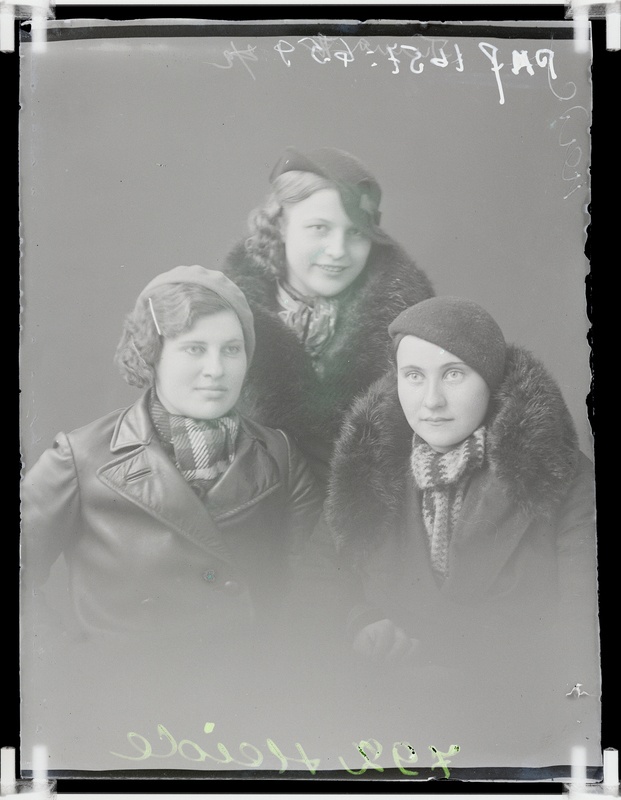 klaasnegatiiv, Heide, 3 naise poolportreed, Paide 1930-ndad a.