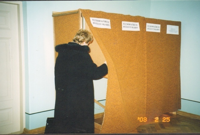 värvifoto 2003.aasta Riigikogu valimised Järvamaal Amblas