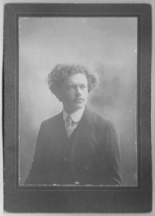 Portreefoto. Oskar Gustavson