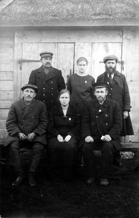 Grupifoto. Emmaste vallavalitsuse töötajad