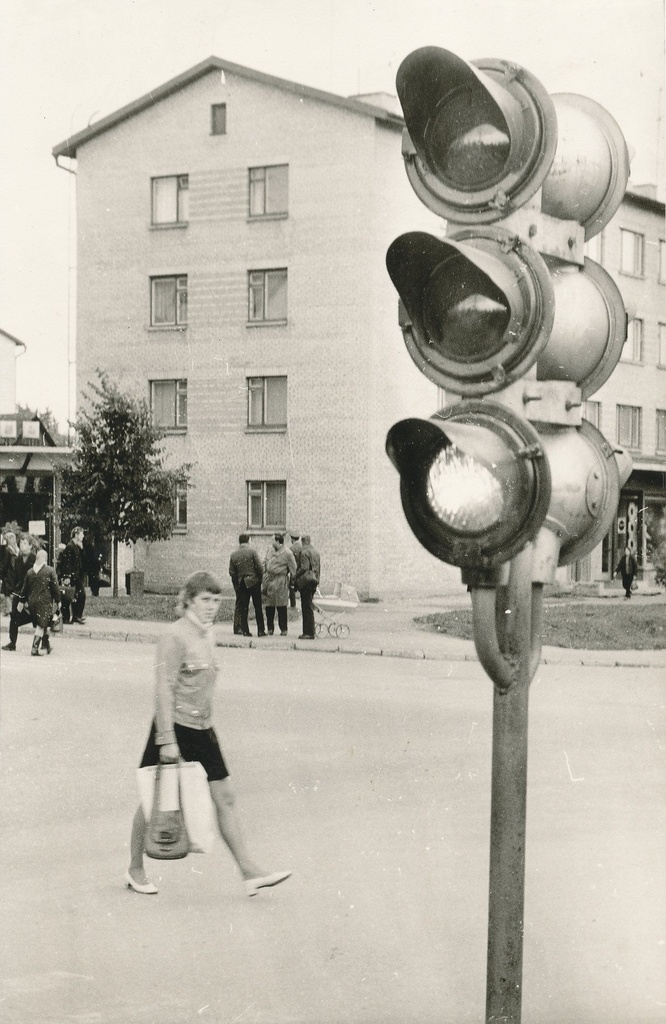 Photo. Võru. View of the lightfoor and apartment on the corner of Tartu and Lenin Streets. 31. July 18, 1972.