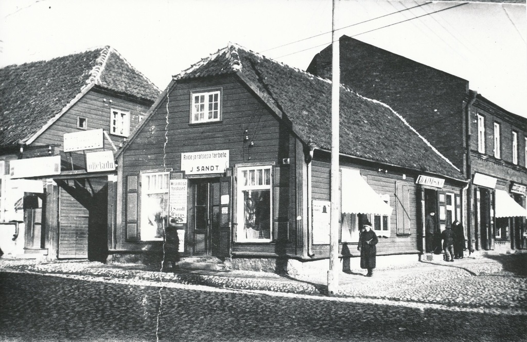 Photo. Võru. Shops at the corner of Jüri and Tartu Streets over the current banking house.