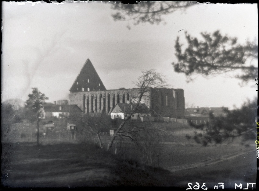 Tallinn, Pirita kloostrivaremed, vaade kagust.