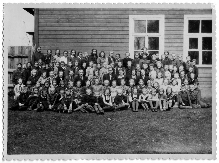 Grupifoto. Jausa koolipere 1951/52 õ.a.
