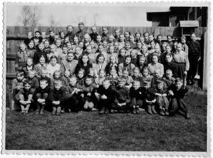 Grupifoto. Jausa koolipere 1954/55 õ.a.