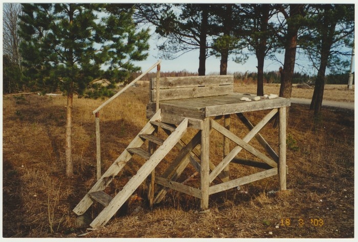 Piimapukk Tubala bussipeatuse juures