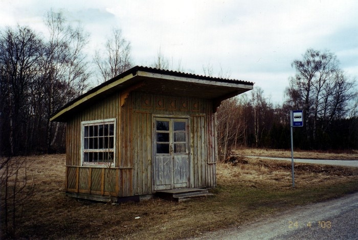 Kolga küla bussipeatuse paviljon