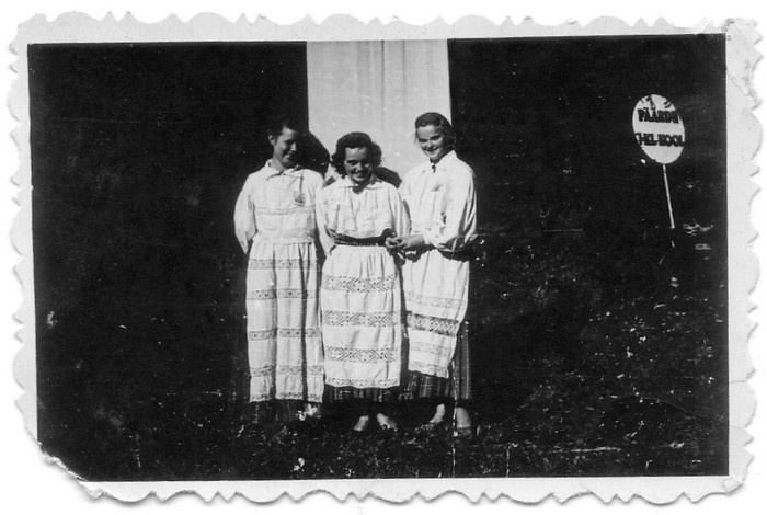 Hiiumaa rahvariideis neiud Märjamaal