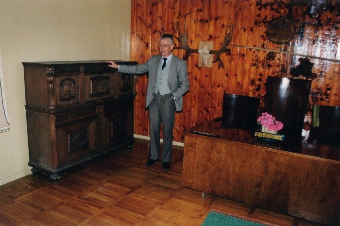 Muuseumi 30.aastapäev. Konverentsikülalistega Pikas Majas. Baldiana kapp ja kohtumaja mööbel