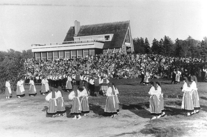 1980.a. rahvakunstiõhtu Kärdlas Rannapaargu juures