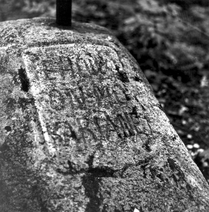 Hauatähis Kummistu kalmistul