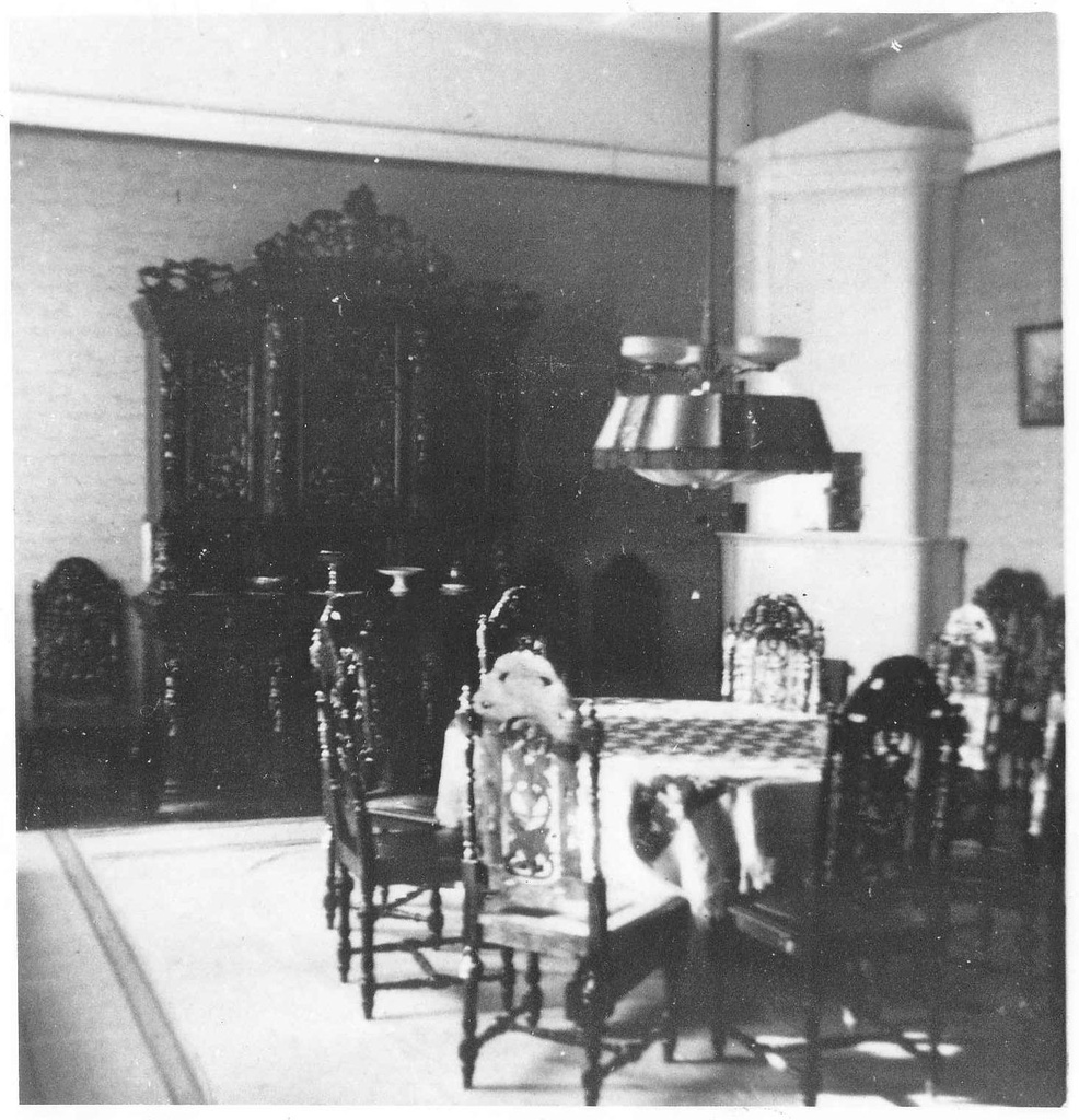 Suuremõisa lossi mööbel Tallinnas