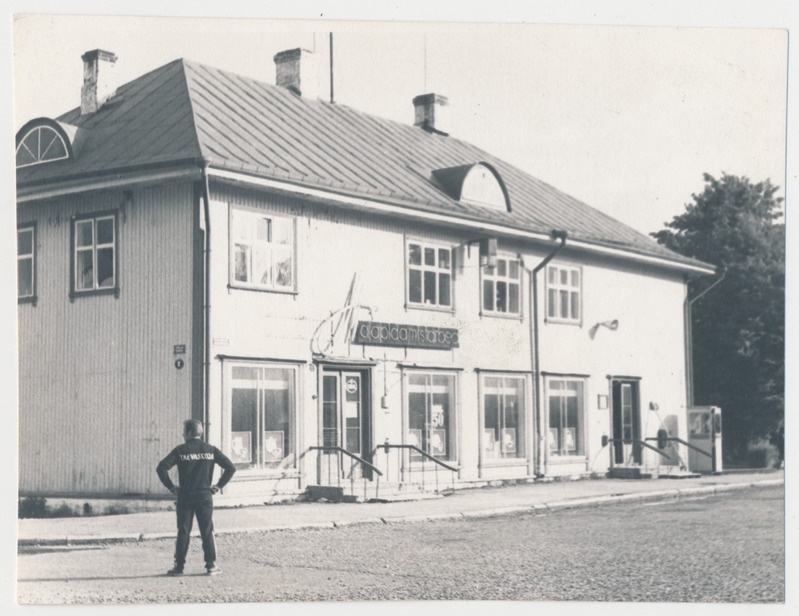 Kauplusehoone Kärdla Keskväljak 5