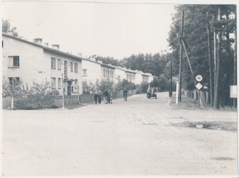 Vaade Rookopli tänavalt (Võidu tänavalt) Keskväljaku (Võidu väljaku) suunas