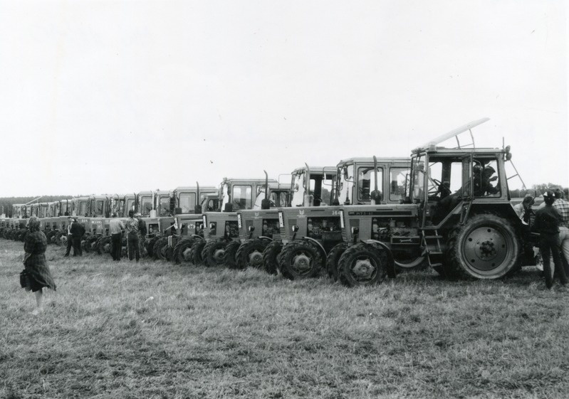 MTZ traktorid Eesti künnivõistlusteks ülesrivistatult