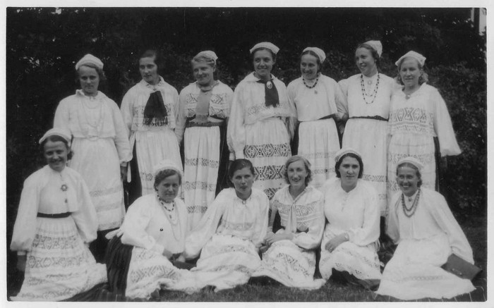 Kärdla segakoori lauljaid Käinas