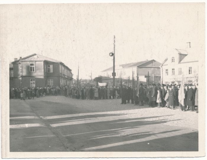 Photo. Haapsalu employees miiting the Great Sots. On the 45th anniversary of the October Revolution. 7 November 1962.