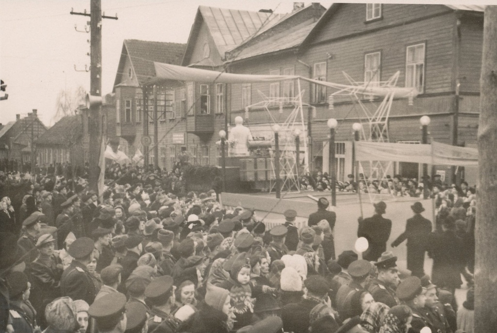 Photo. The 40th anniversary of the October Revolution in Võru on November 7, 1957.a. Lenini - On the Cross of Freedom.