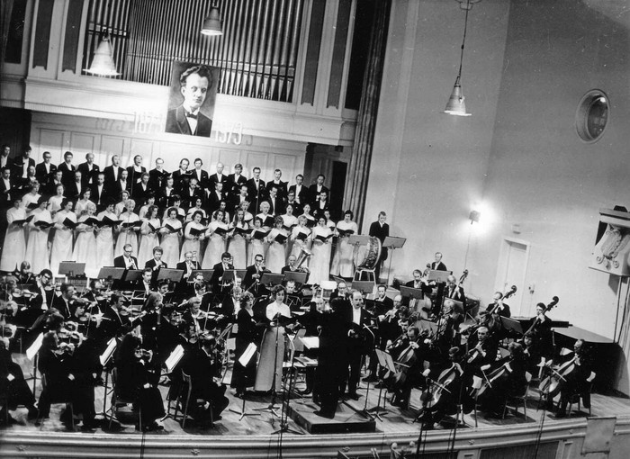 R.Tobiase mälestuskontserdil "Estonia" kontserdisaalis 29.mail 1973.a. ENSV TV ja Raadio sümfooniaorkester ja segakoor esitavad pala "Sanctus" oratooriumist "Joonas"