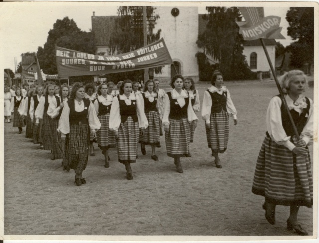 Photo Paide women's choir on the train in the 1950s