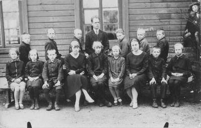 Leisu kooli klass  duplicate photo