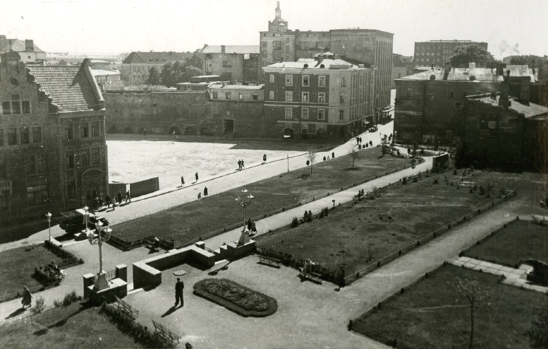 View from Niguliste to the gray area of Harju tn, the buildings of the Freedom Square at the rear
