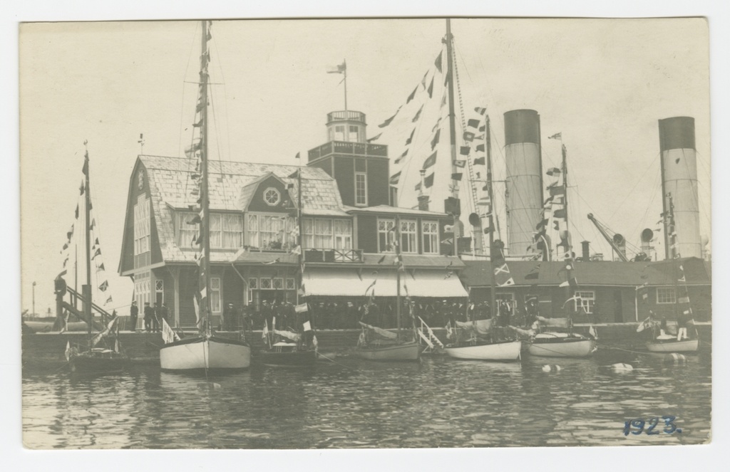 Sailing in flagships in front of the building of the Estonian Maritime Club. The icebreaker "Jermak" stalks are looking at the back.