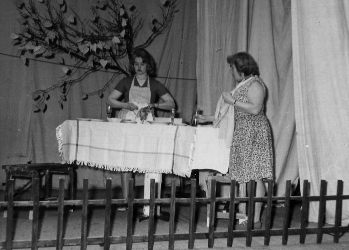 Fotoalbum piltidega näitemängudest