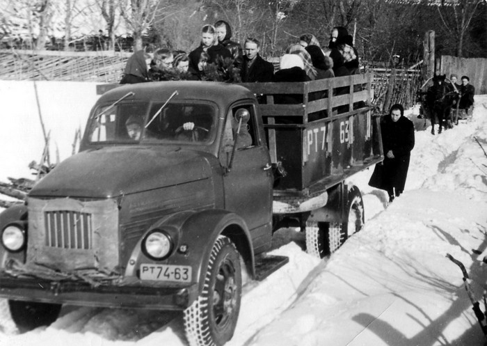 Foto. Helene Männamaa matused Mäevlis