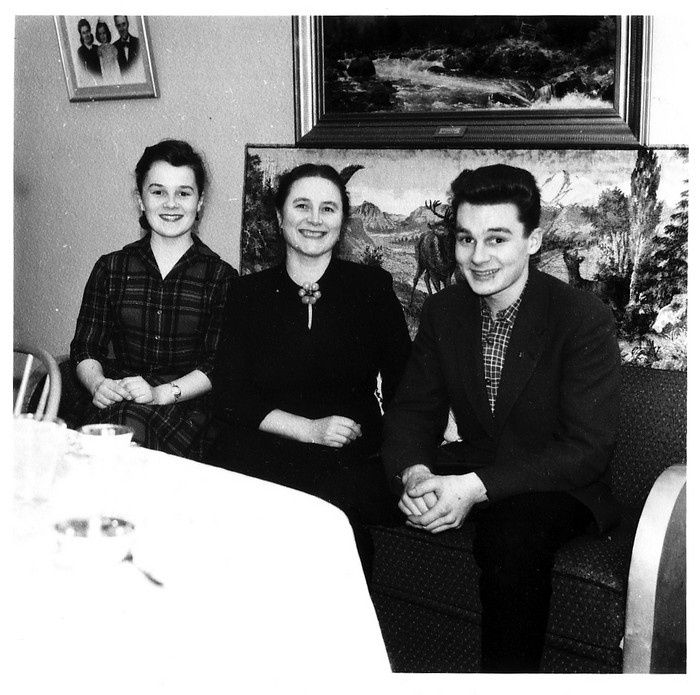 Foto Tiiu, Mihkel ja Liisa Sergo 1958.a Rootsis