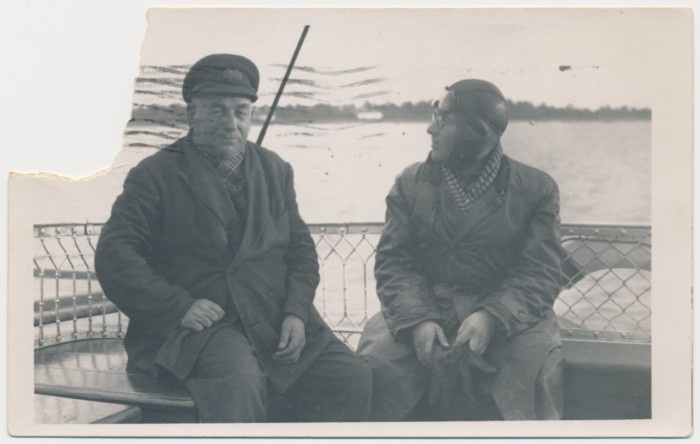 Foto Mihkel Sergo laeval "Rudolf" reelingu ääres