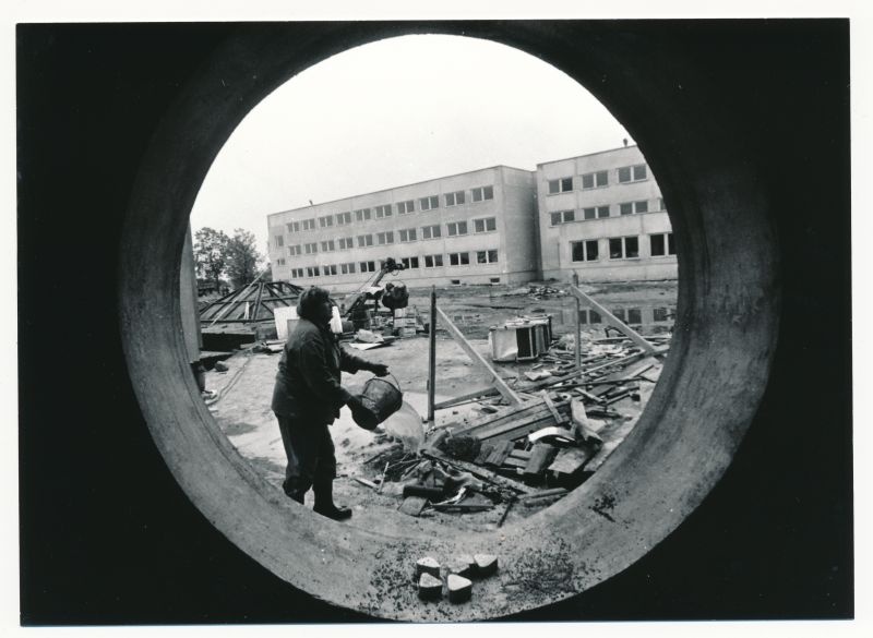 Photo. In the construction of Taebla vocational school in September 1990. Black and white.