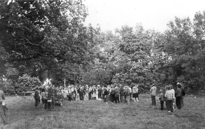 Kassari jaanituli mõisa õues 1987