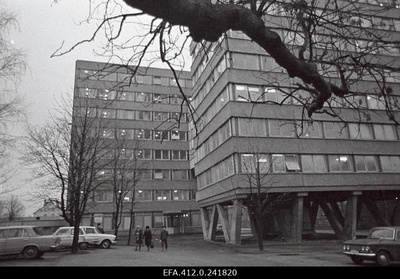 Vaade Ajakirjandusmajale.  similar photo
