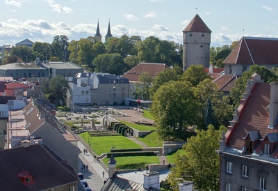 Tallinn, Harju tänava haljasala rajamise tööd. rephoto