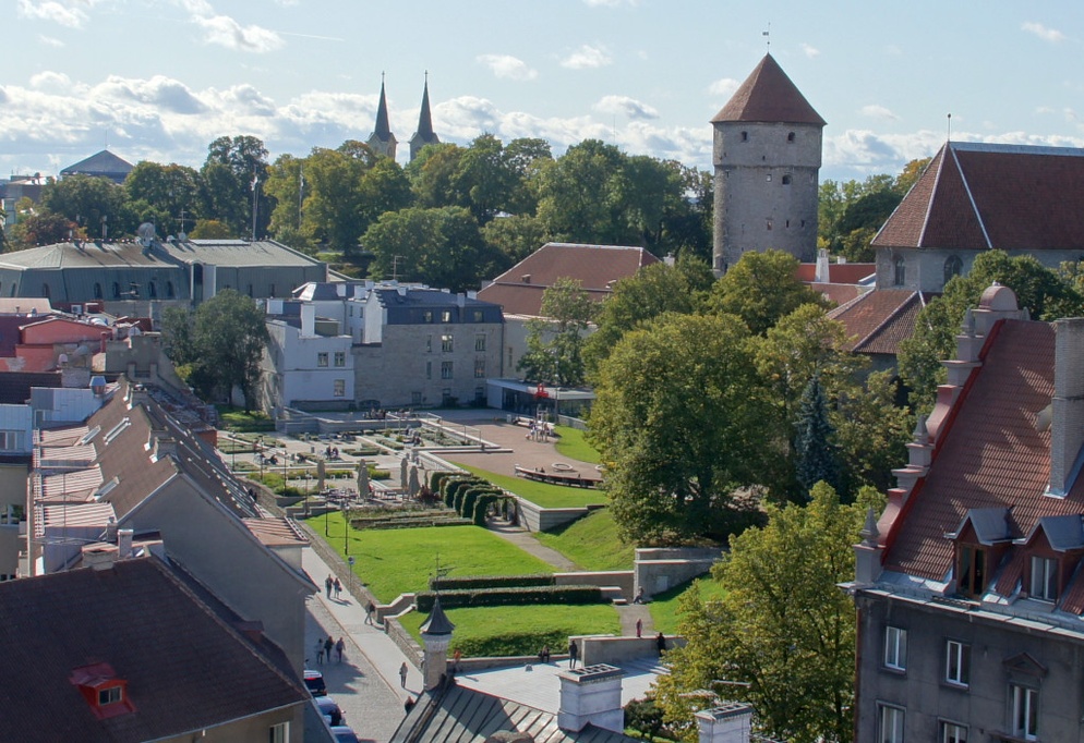 Tallinn, Harju tänava haljasala rajamise tööd. rephoto