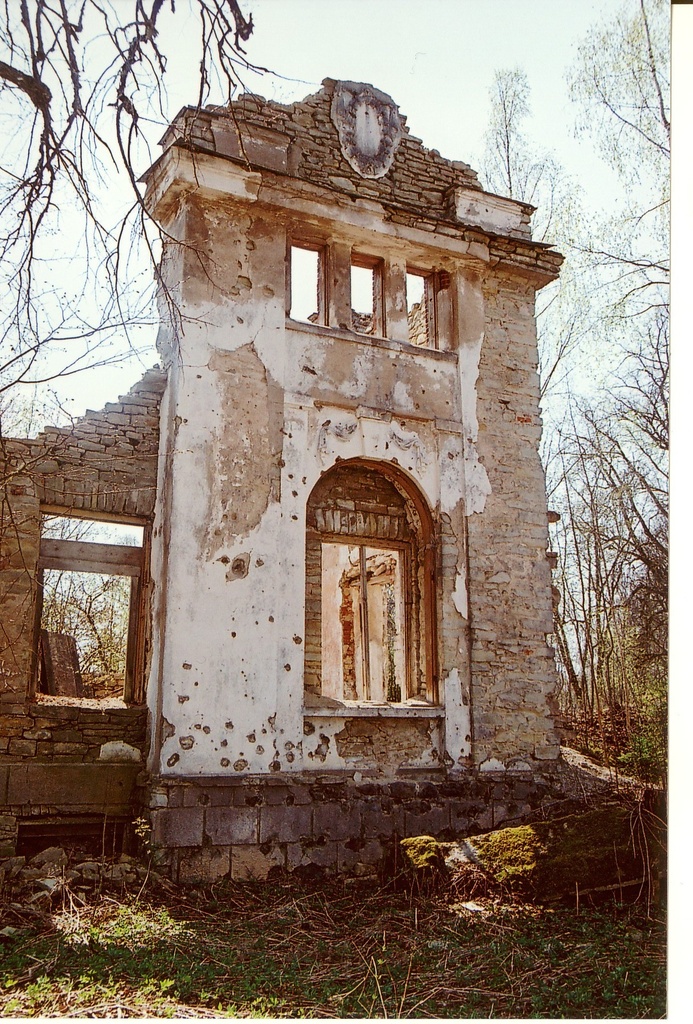 foto Huuksi mõisa varemed 2006