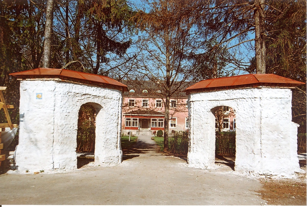 foto Vodja mõisa väravad 2006