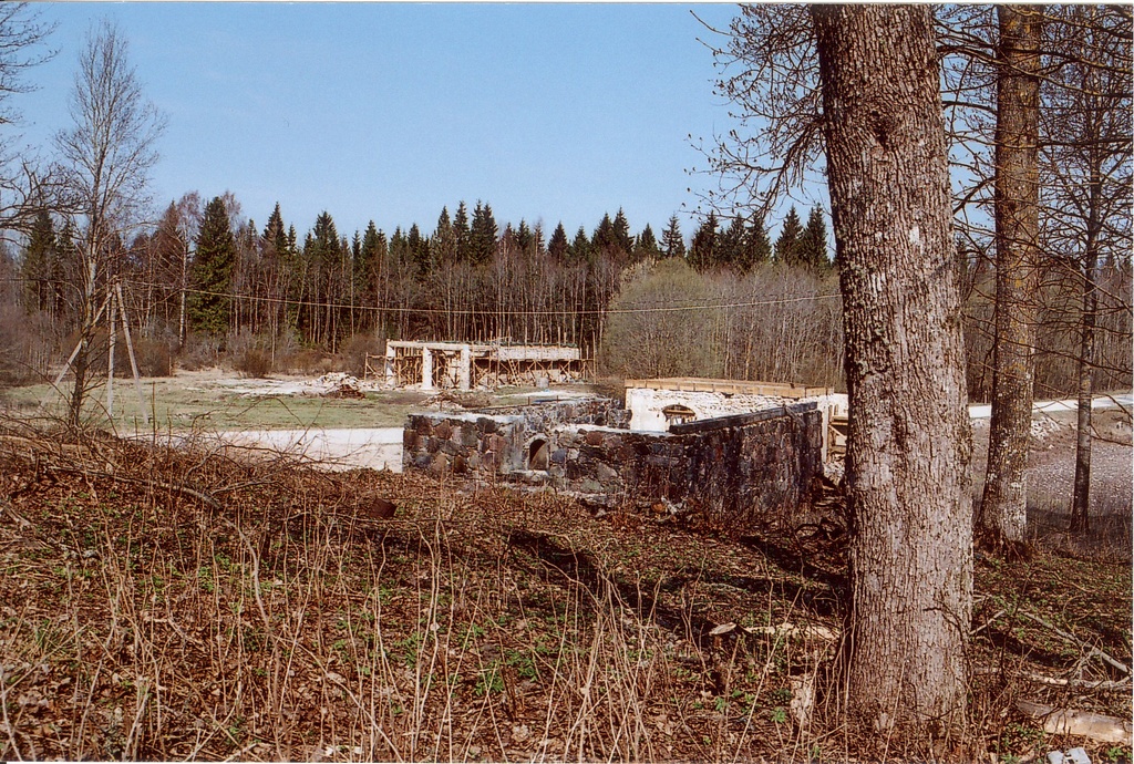 pooleliolev ehitus Anistes