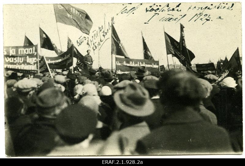 1. mai meeleavaldus Tallinnas Stroomi rannas 1927.a. Kõneleb Arnold Grimpel