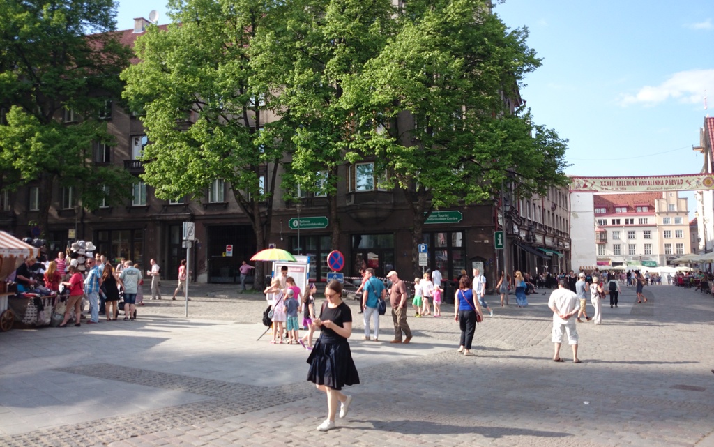Tallinn, Niguliste ja Kullassepa tänava nurk. rephoto