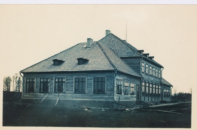 Visit the school house.  duplicate photo