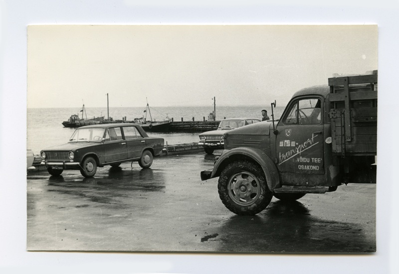 Viinistu fishing industry performs a plats and a port bridge
