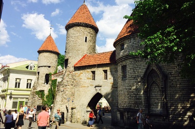 Tallinn, Viru värav, vaade Valli tänavalt. rephoto