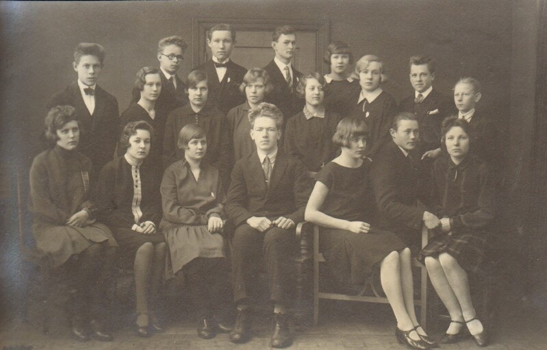 foto albumis näidendi Doktor Ameerikast tegelased Paide 1928