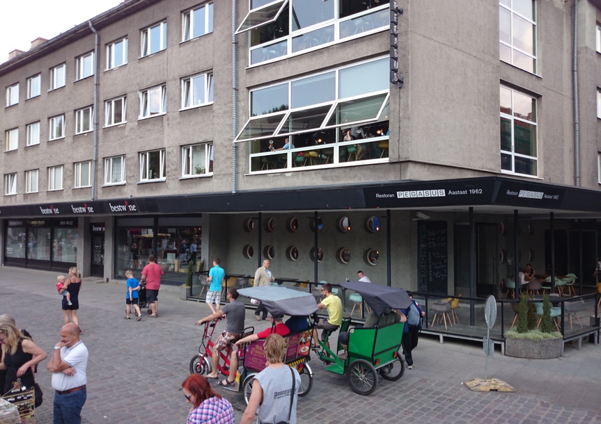 Tallinn, Harju tänava haljasala rajamine. rephoto