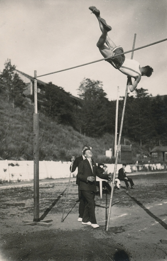 Herbert Michelson Tee jump