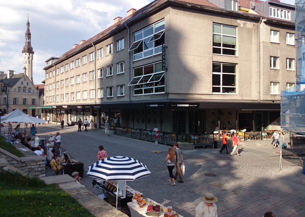 Tallinn, Harju ja Väike-Posti tänava nurk korrastatult. rephoto
