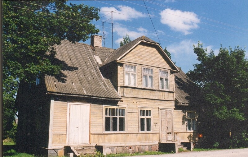 värvifoto Lehtse endine apteek 2000