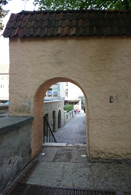 Tallinn, Trepi tänav, "Nõelasilm", vaade Harju tänava poole. rephoto
